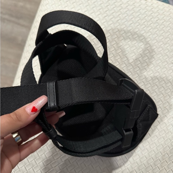 SOLD ❤️❤️FINAL SALE💐BURBERRY black cannon branded nylon belt bag Fanny pack ✨ - Picture 4 of 12